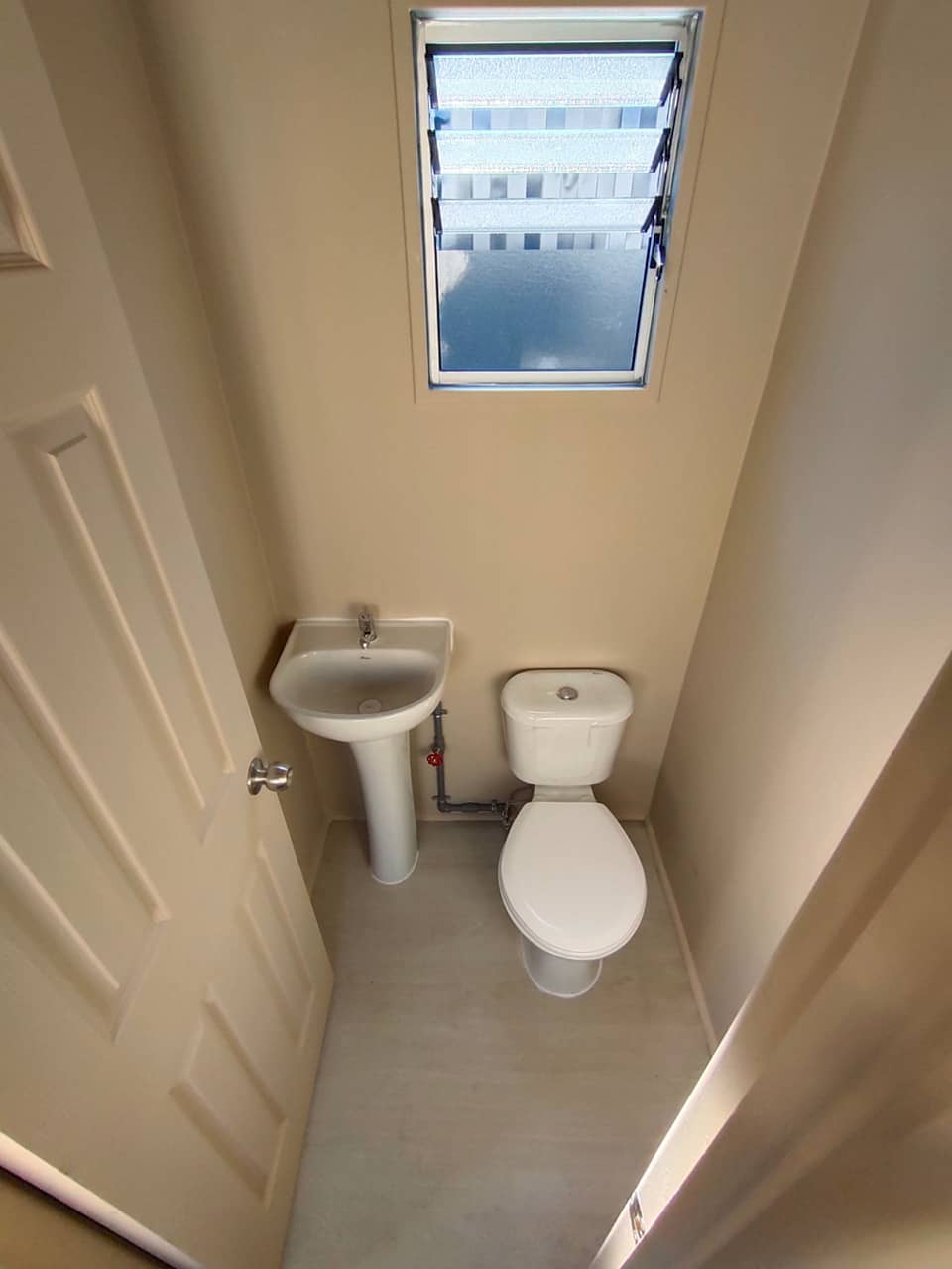Módulo de oficina con baño, de 20 pies de largo. (Ref: 1181)