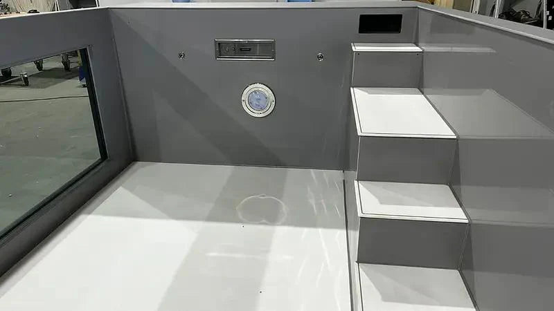 Piscina de polipropileno con dimensiones de 6,5 m x 2,5 m y una ventana de 4 m de ancho.