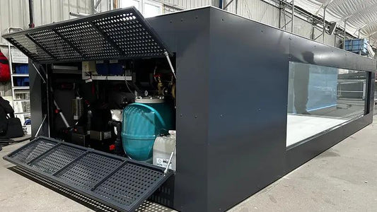 Piscina de polipropileno con dimensiones de 6,5 m x 2,5 m y una ventana de 4 m de ancho.