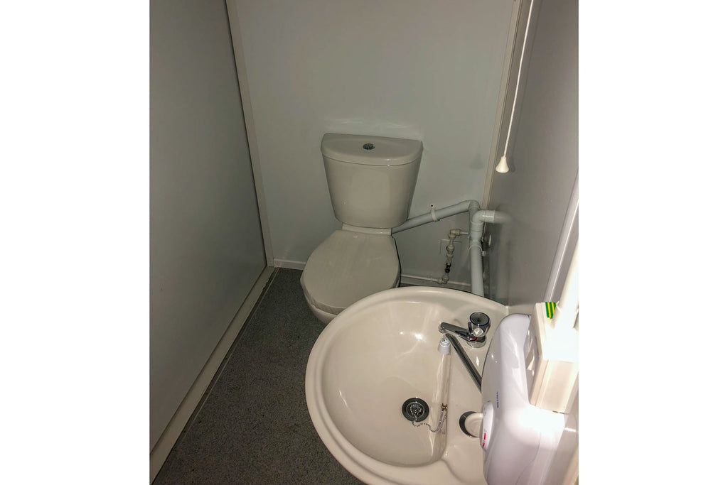 Contenedor de oficina de 6x2,42 m - 15 m² (Ref: 20123)