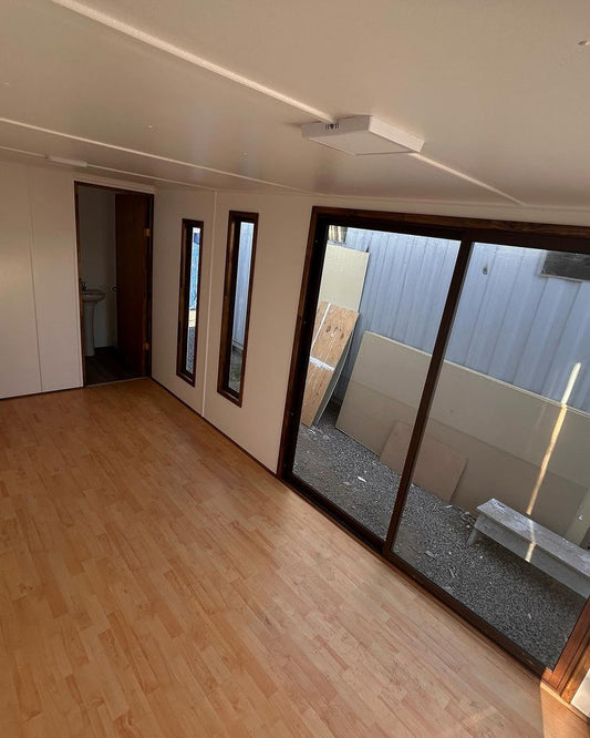 Contenedor de oficina de 6x2,42 m - 15 m² (Ref: 20123)