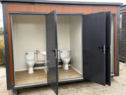 Pabellón sanitario modular con tres cabinas (Ref: S2103)