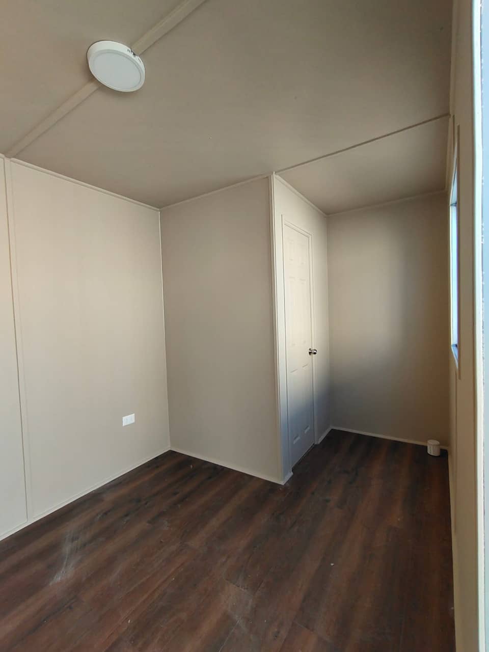 Módulo de oficina con baño, de 20 pies de largo. (Ref: 1181)