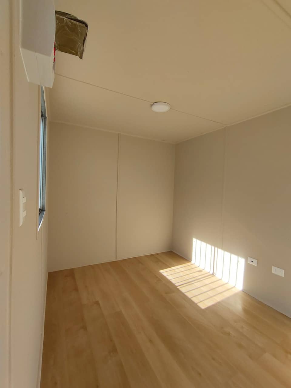 Módulo de oficina con baño, de 20 pies de largo. (Ref: 1181)