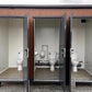 Pabellón sanitario modular con tres cabinas (Ref: S2103)
