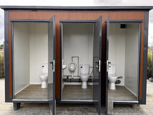 Pabellón sanitario modular con tres cabinas (Ref: S2103)