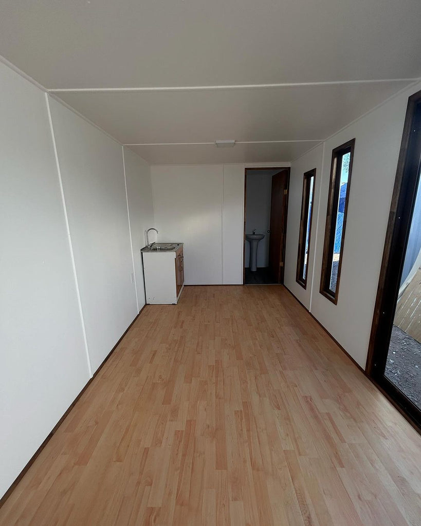 Contenedor de oficina de 6x2,42 m - 15 m² (Ref: 20123)